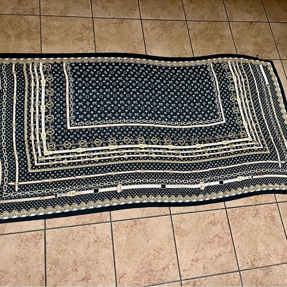 100% silk Black and White Monogram Wrap - Picture 6 of 14